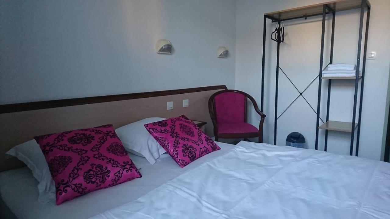 Hotel Les Deux Porches Verrieres  Экстерьер фото