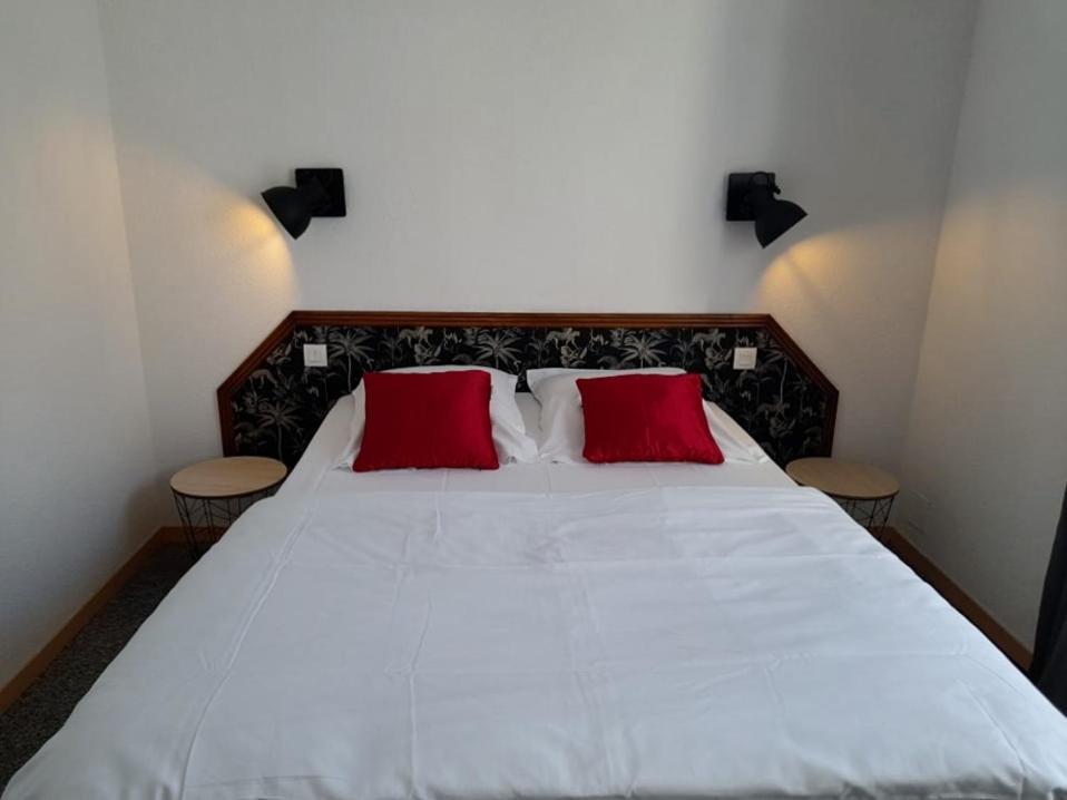 Hotel Les Deux Porches Verrieres  Экстерьер фото