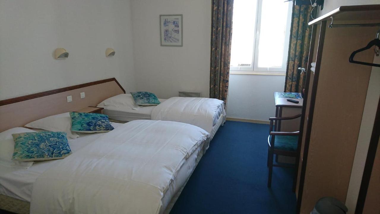 Hotel Les Deux Porches Verrieres  Экстерьер фото